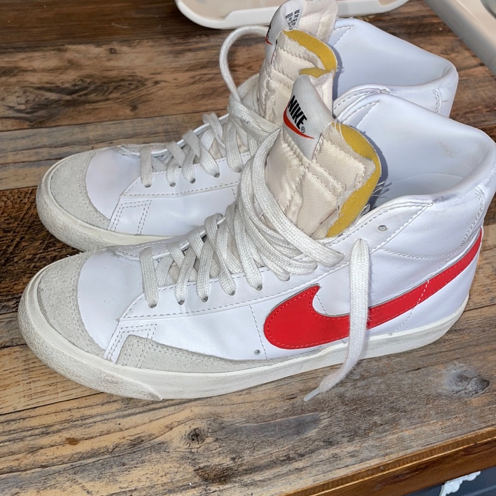 Nike Blazers 7.5